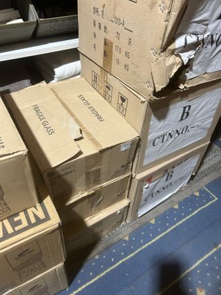 Cristaleria variada: vasos y copas