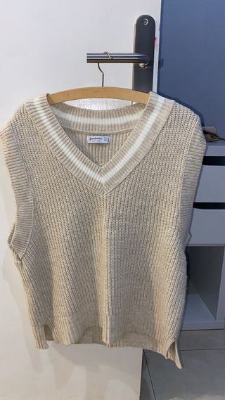 chaleco Stradivarius beige talla S