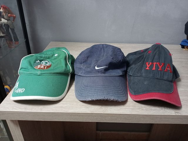 3 Gorras Nike .