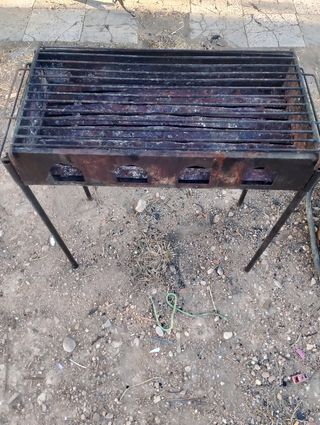 Barbacoa metálica usada
