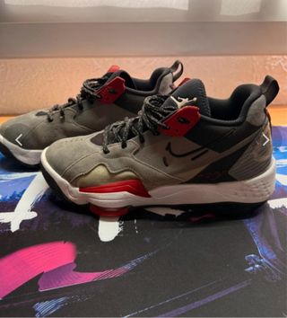 Zapatillas Jordan 42 Gris/Rojo