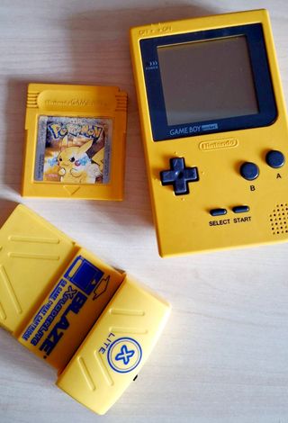 Nintendo Game Boy Pocket giallo + gioco Pokémon