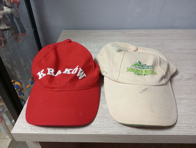 2 Gorras - Kraków & Sorginen Museoa