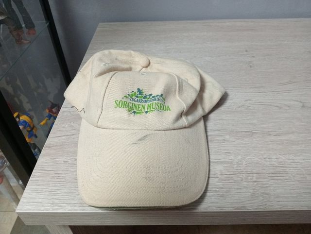 2 Gorras - Kraków & Sorginen Museoa