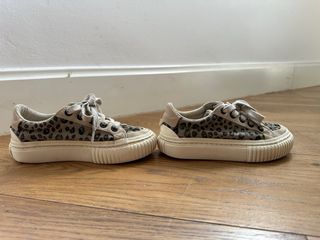 Zapatillas Zara niña leopardo talla 30