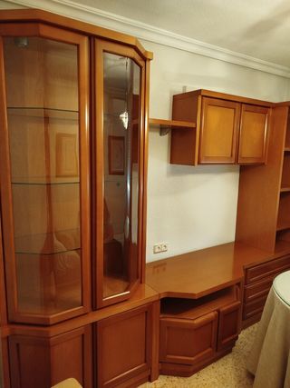 Mueble salón madera - vitrina