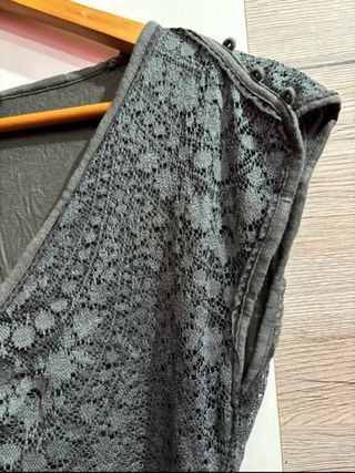 Vestido gris encaje