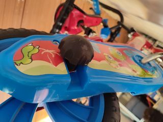 Bicicleta infantil de pedales con ruedines