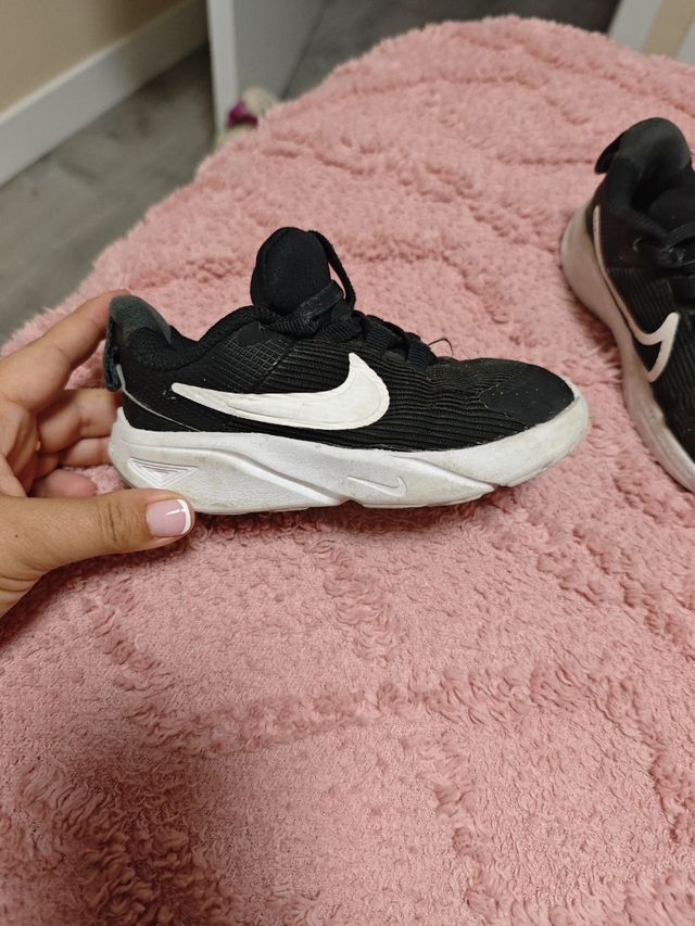 Zapatillas Nike niña/niño negras - talla 25
