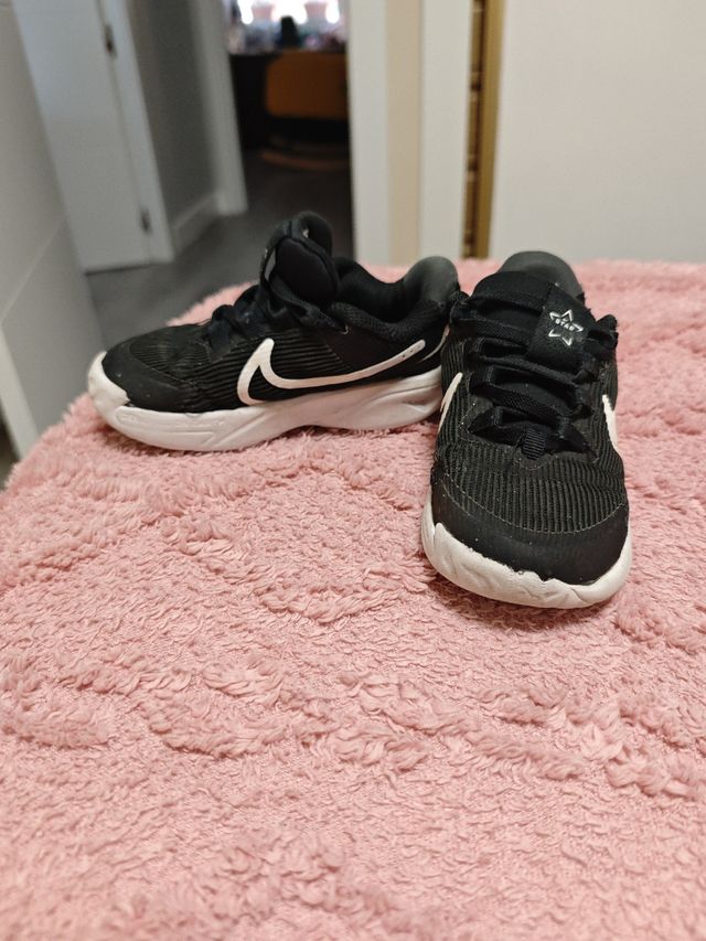 Zapatillas Nike niña/niño negras - talla 25