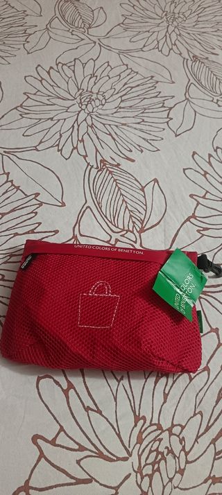 Borsa Benetton rossa - Pochette