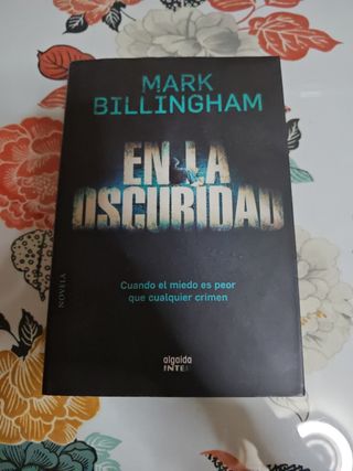 En la oscuridad (Inter) (Spanish Edition)