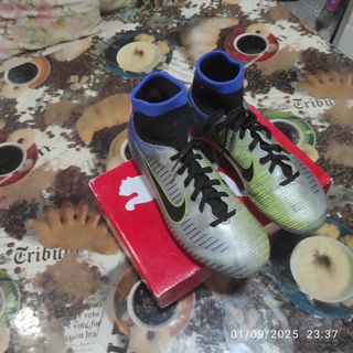 Botas Nike Mercurial Fútbol Césped
Talla 34