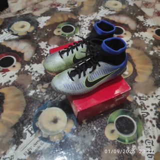 Botas Nike Mercurial Fútbol Césped
Talla 34