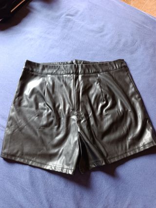 Shorts cuero Shein - L