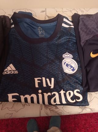 4 Camisetas Fútbol: Real Madrid, Bayern, PSG.