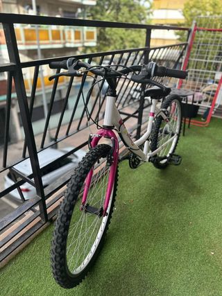 Bicicleta Denbike blanco y rosa