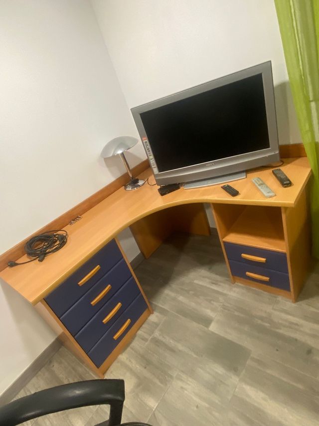 escritorio esquinero y butaca