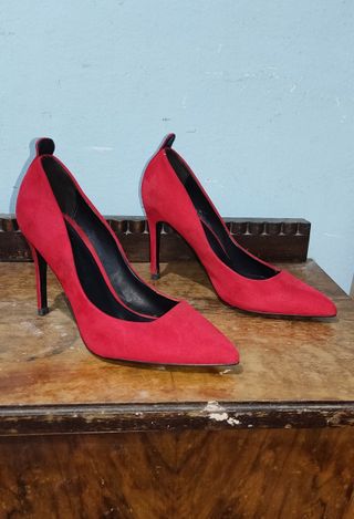 Zapatos rojos de tacón alto