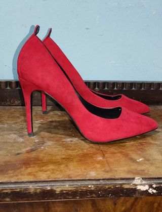Zapatos rojos de tacón alto