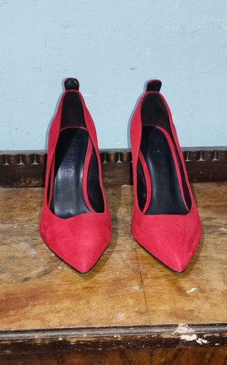 Zapatos rojos de tacón alto