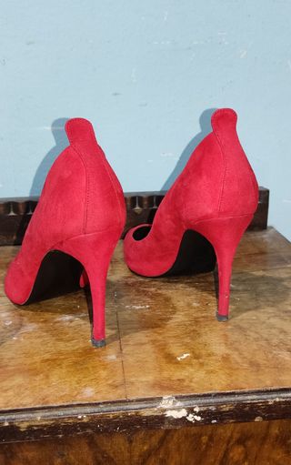 Zapatos rojos de tacón alto