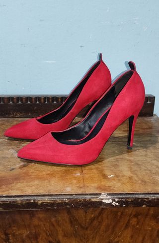 Zapatos rojos de tacón alto