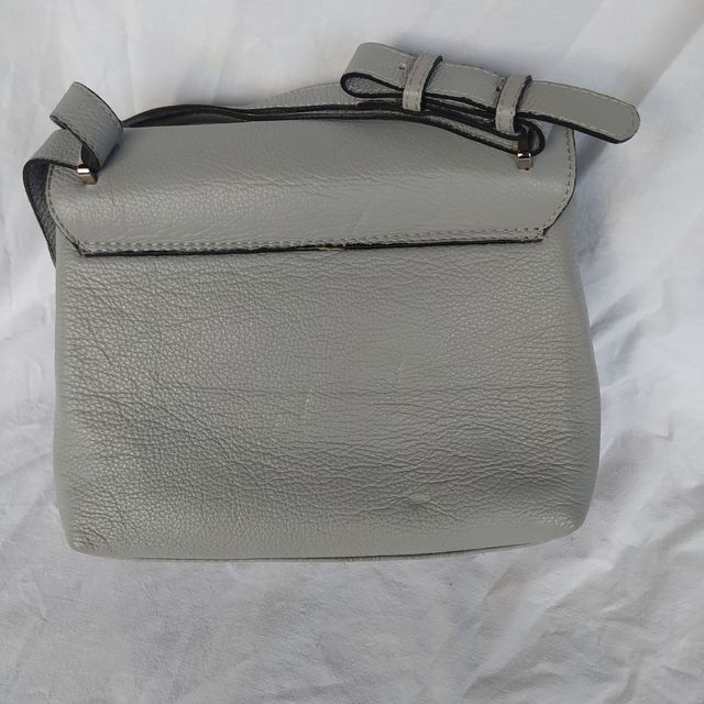 Bolso bandolera piel gris perla