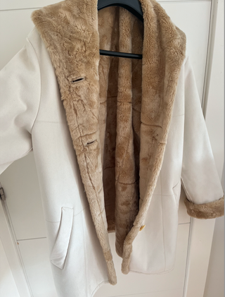 abrigo blanco y marron de fuchs schmitt