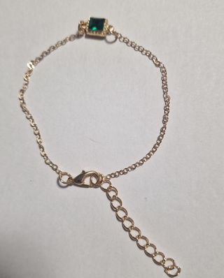 Pulsera dorada circonita verde cuadrada