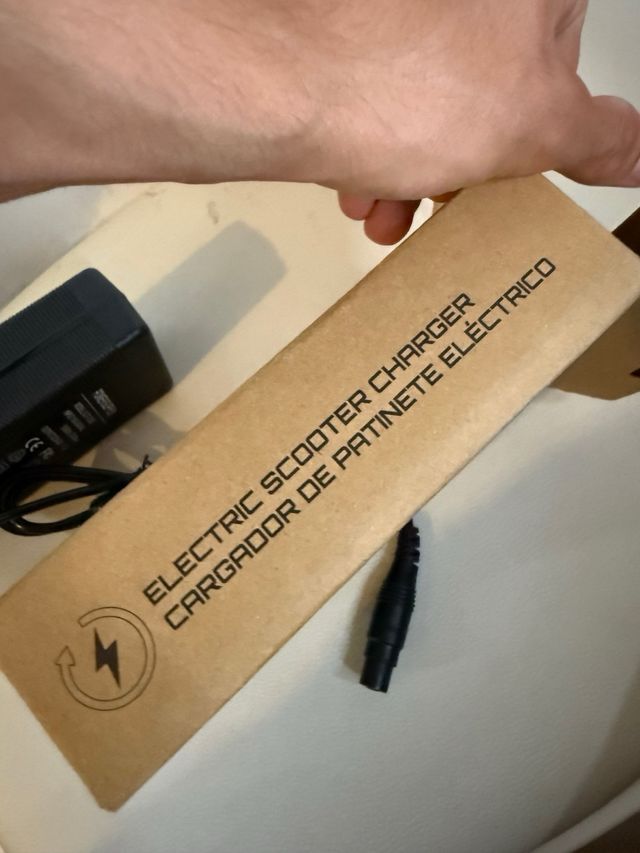 Cargador patinete eléctrico 42V-672V