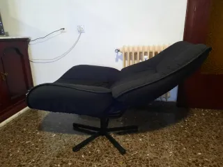 Sillón reclinable negro tela y metal.