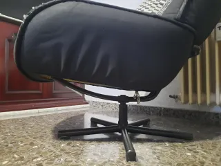 Sillón reclinable negro tela y metal.