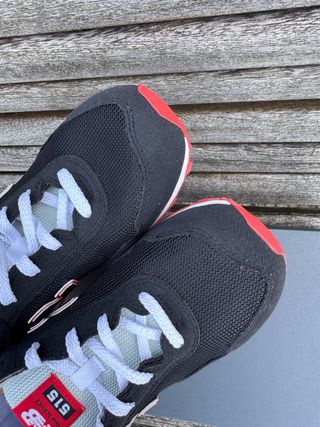 New Balance 515 - Negras/Rojas - 39
