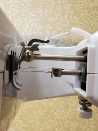 Máquina coser Bluesky: Compacta, portátil 