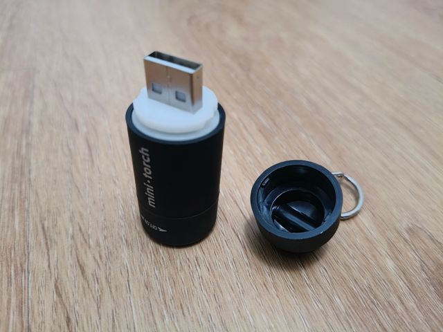 Mini-linterna LED Bolsillo Negra.