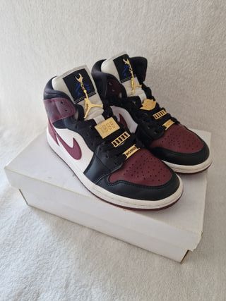 Nike Air Jordan 1 Mid SE Black Dark Beetroot.