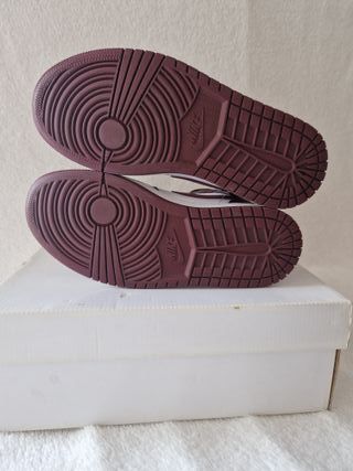 Nike Air Jordan 1 Mid SE Black Dark Beetroot.