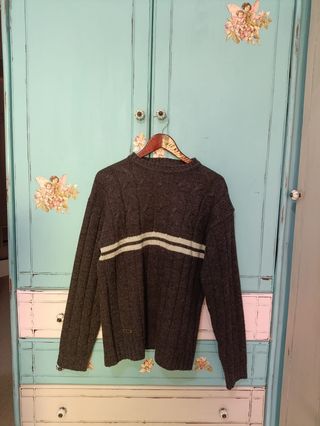 Jersey gris vintage con rayas blancas