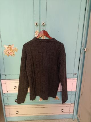Jersey gris vintage con rayas blancas