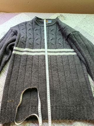 Jersey gris vintage con rayas blancas