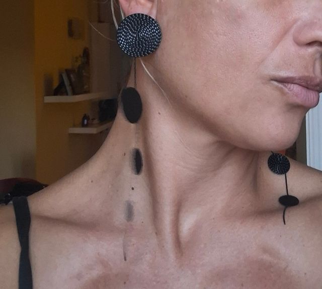 Pendientes largos negros