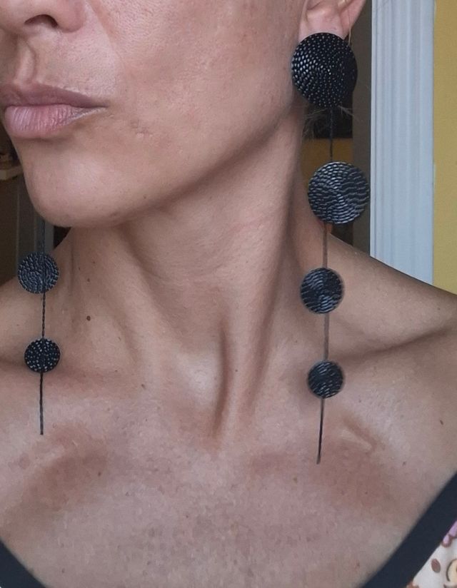 Pendientes largos negros