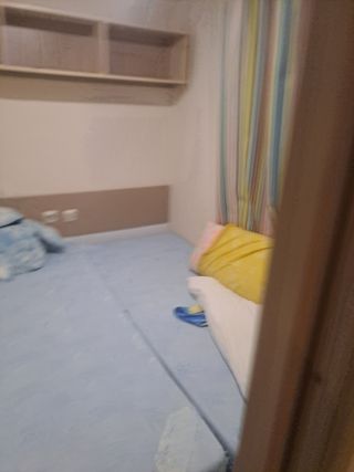 Parcela con mobil-home, jardín y piscina