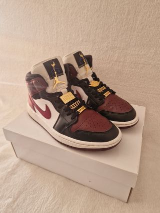 Nike Air Jordan 1 Mid SE Black Dark Beetroot.