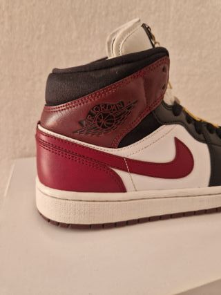Nike Air Jordan 1 Mid SE Black Dark Beetroot.