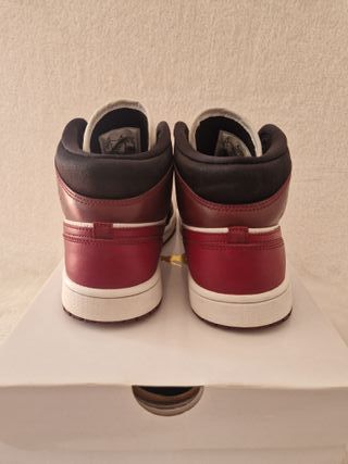 Nike Air Jordan 1 Mid SE Black Dark Beetroot.