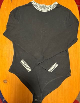 Body Levis negro talla L