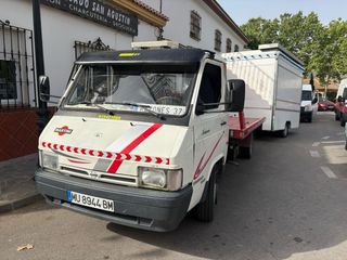 Grúas 24h servicios  616421668