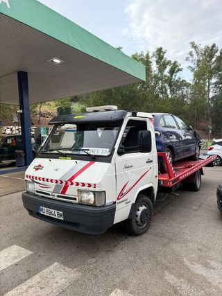 Grúas 24h servicios  616421668